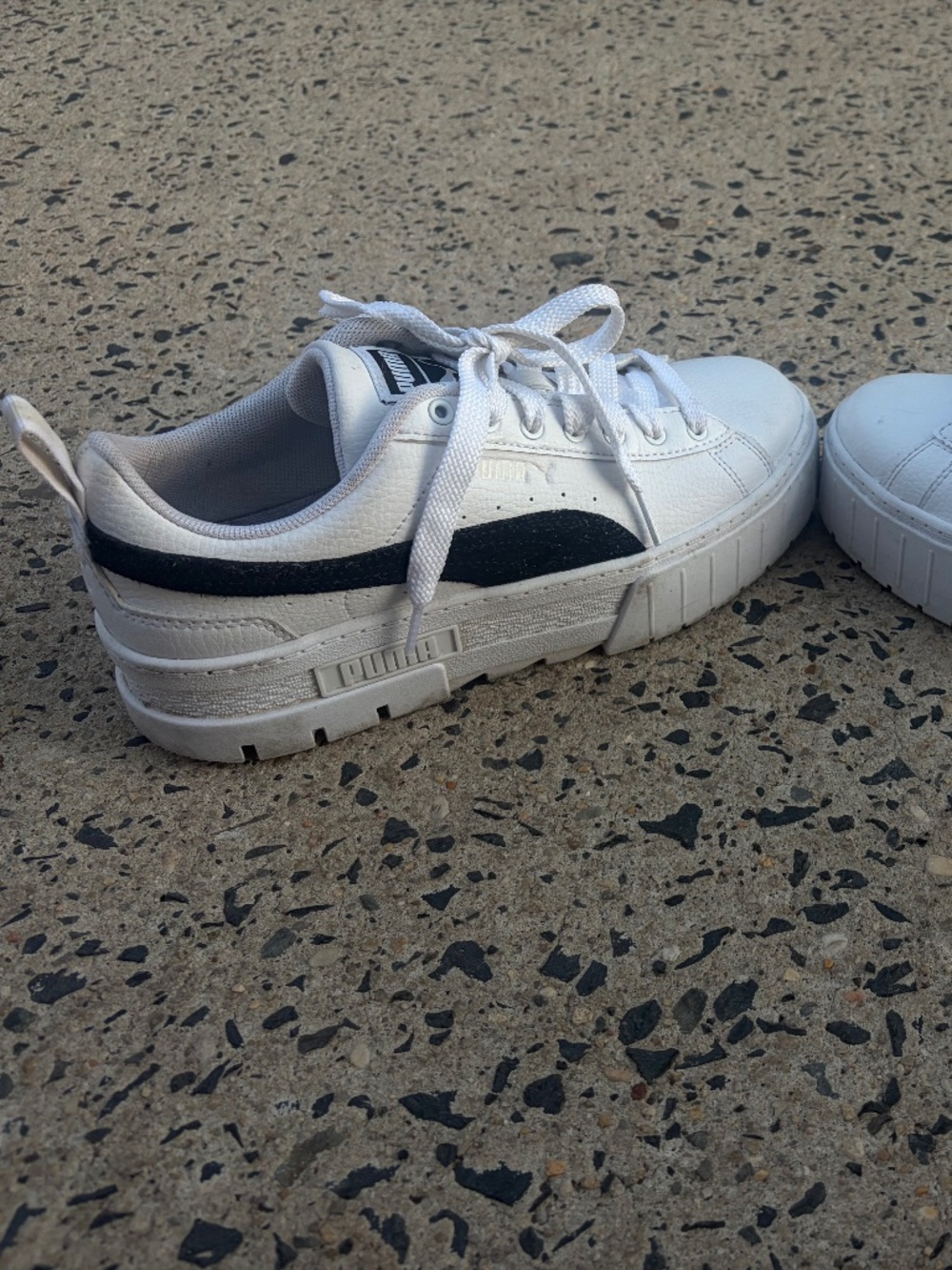 Youth pumas size 5.5